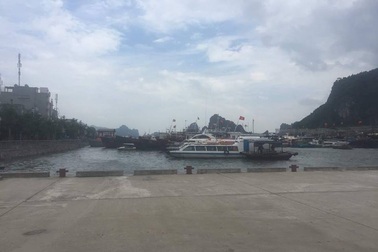 2 tàu bị sóng đánh chìm trong bão số 10