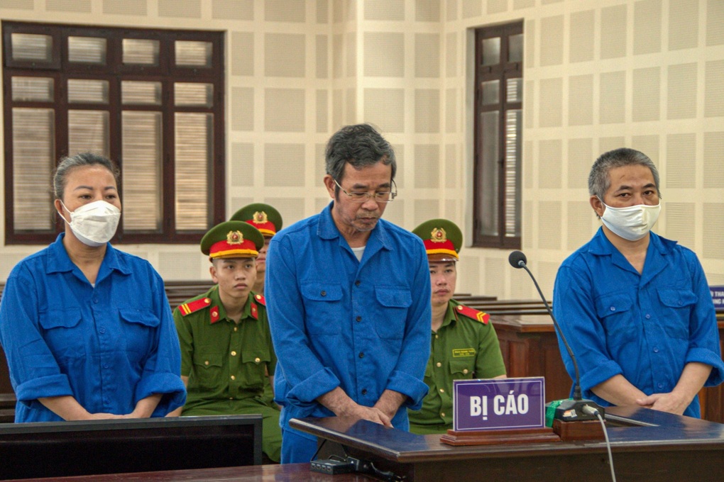 Cựu Chủ tịch quận ở Đà Nẵng bị cáo buộc nhận hối lộ 500 triệu đồng - 1 Cựu Chủ tịch quận ở Đà Nẵng bị cáo buộc nhận hối lộ 500 triệu đồng - 1