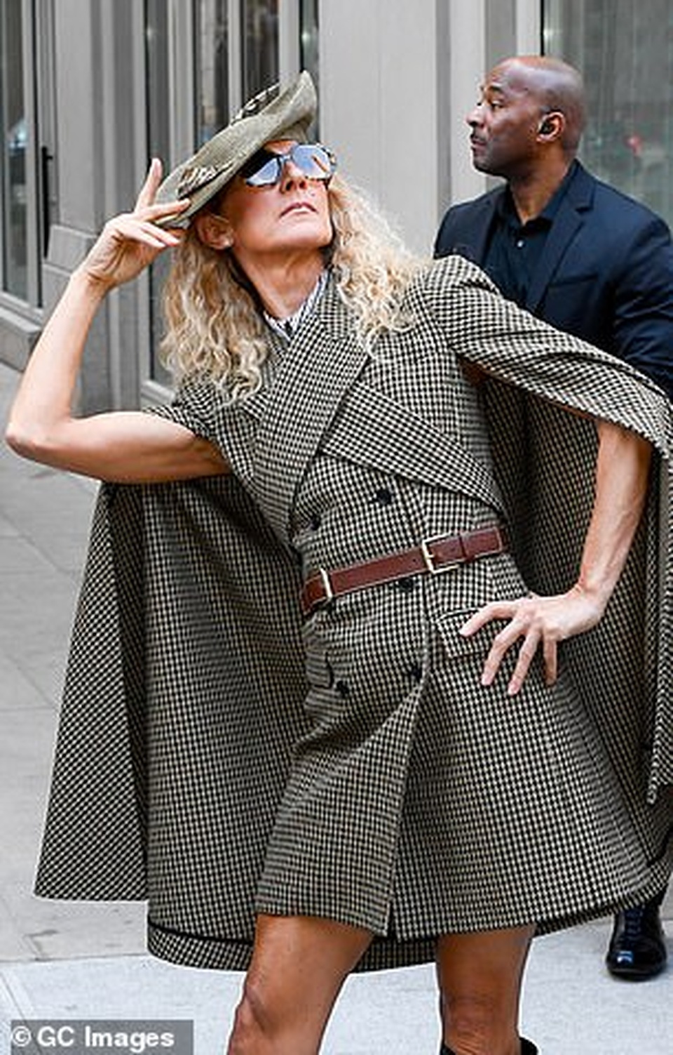 Celine Dion diện váy kết hợp với quần - 5 Celine Dion diện váy kết hợp với quần - 5