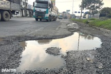 Đường kết nối sân bay Long Thành xuống cấp, dày đặc "ổ gà, ổ voi"