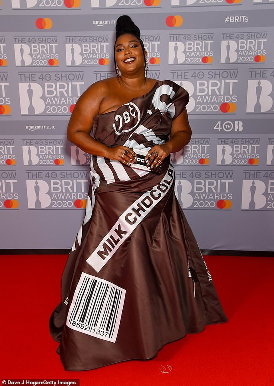 Lizzo diện váy như vỏ kẹo socola - 1 Lizzo diện váy như vỏ kẹo socola - 1