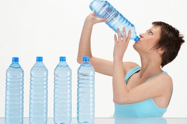 5 lý do khiến bạn lúc nào cũng khát