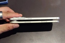 Lộ ảnh iPhone 17 Air đọ độ mỏng với Galaxy S25 Edge