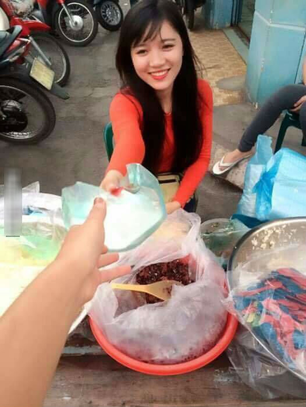 Hot girl bán xôi 10 năm trước nay bất ngờ thi hoa hậu, nhan sắc gây chú ý - 1 Hot girl bán xôi 10 năm trước nay bất ngờ thi hoa hậu, nhan sắc gây chú ý - 1
