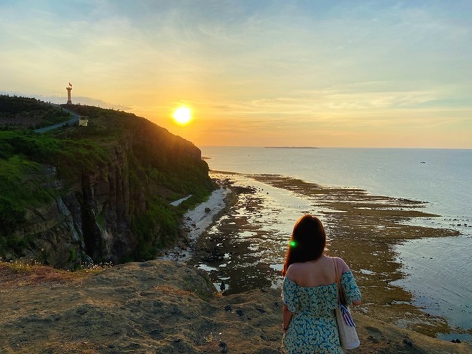 Bịch cháo trắng miễn phí và tình người ở huyện đảo Lý Sơn: Người dân hiếu khách, cảnh đẹp hoang sơ, hải sản tươi rói, ngại ngần chi mà chưa xách balo lên! - Ảnh 17. Bịch cháo trắng miễn phí và tình người ở huyện đảo Lý Sơn: Người dân hiếu khách, cảnh đẹp hoang sơ, hải sản tươi rói, ngại ngần chi mà chưa xách balo lên! - Ảnh 17.