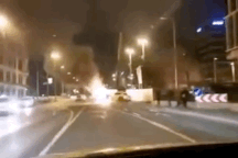 Xe điện Kia EV6 bốc cháy dữ dội sau va chạm