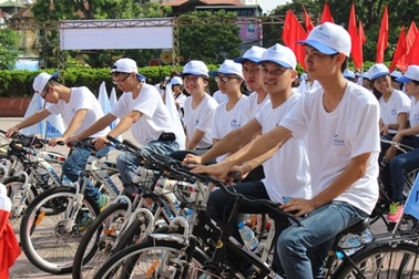 Hơn 300 xe đạp cổ vũ “Người Việt Nam đi du lịch Việt Nam”