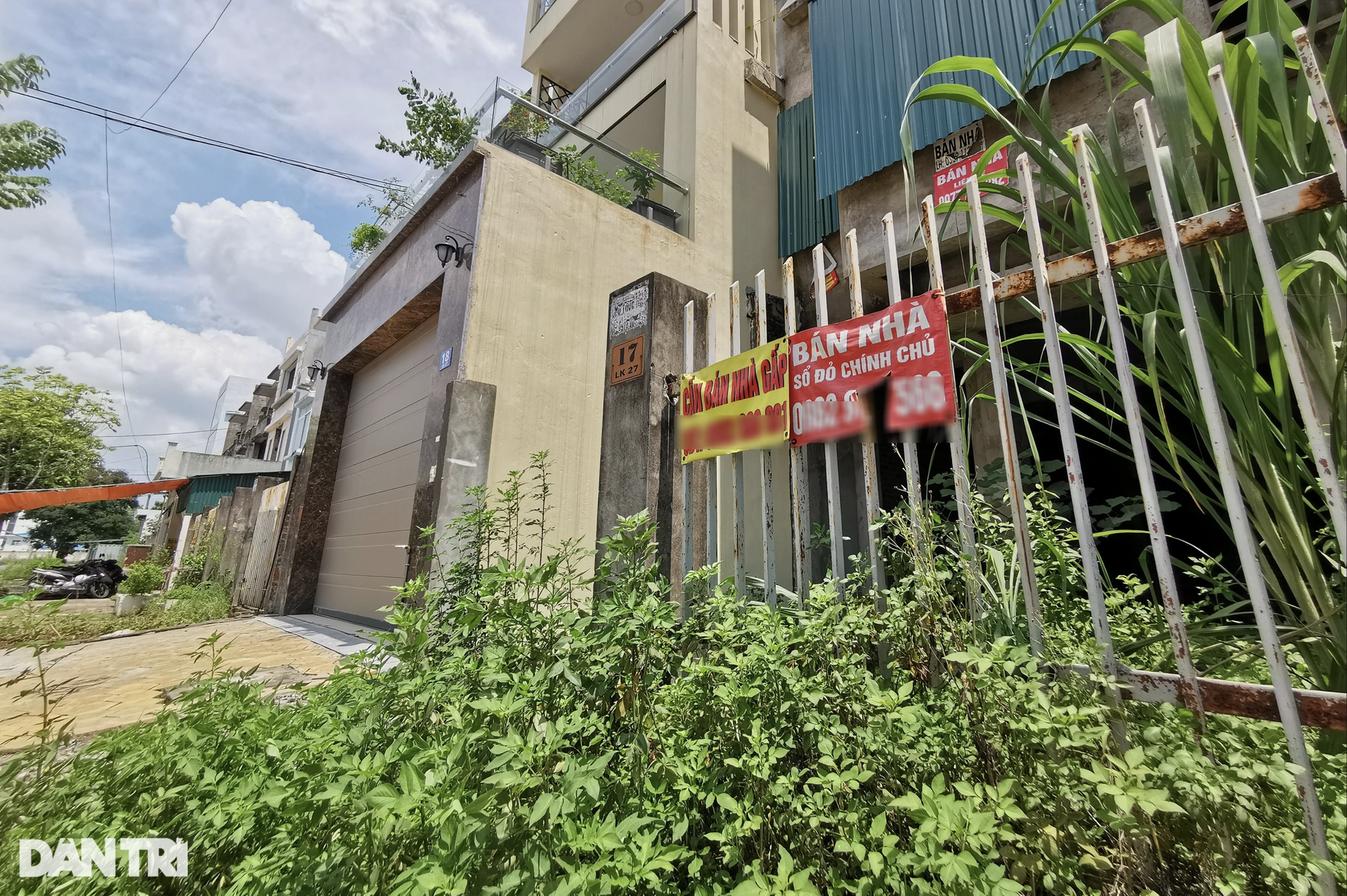 Những căn liền kề, biệt thự bỏ hoang, rêu mốc được rao bán gấp ở Hà Nội - 10 Những căn liền kề, biệt thự bỏ hoang, rêu mốc được rao bán gấp ở Hà Nội - 10