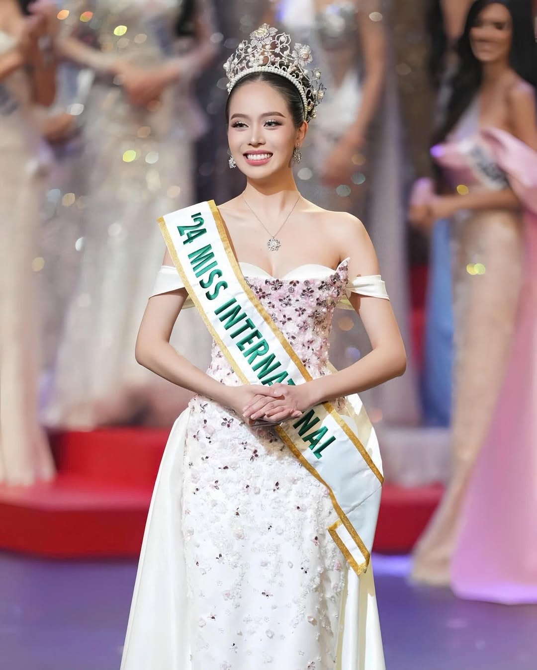 مزيد من المعلومات الجدل - 11 Hoa hậu Thanh Thủy có diện mạo khác lạ khi ở Mỹ, gây tranh luận trái chiều - 11