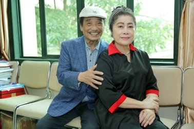 Vợ kém 18 tuổi làm "thư ký" cho NSND Trần Hiếu ở tuổi U90