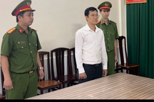 Tiến sĩ Đặng Anh Quân bị cáo buộc xúc phạm nghệ sĩ Hoài Linh