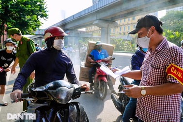 "Phân luồng" chống Covid-19 ở Hà Nội và kinh nghiệm từ EU