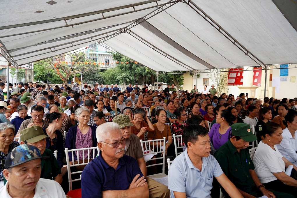 Siêu dự án Olympic: Người dân ngồi chật kín nhà văn hóa nghe tin đền bù đất - 1 Siêu dự án Olympic: Người dân ngồi chật kín nhà văn hóa nghe tin đền bù đất - 1