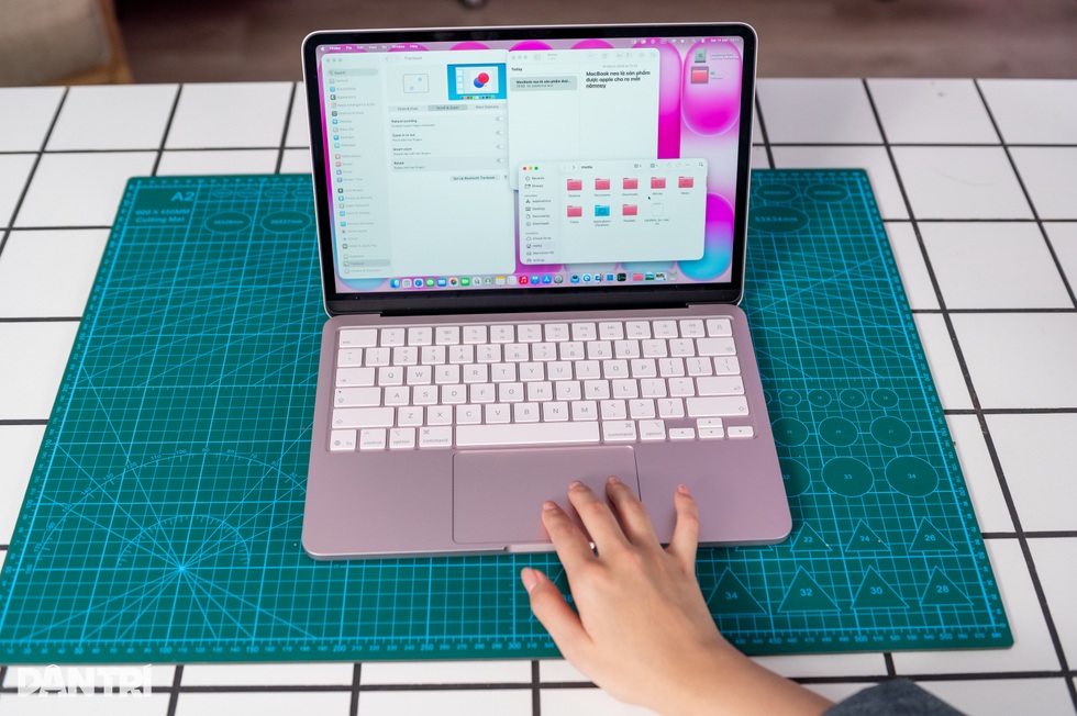 Trên tay MacBook Neo: Máy tính đầu tiên của Apple sử dụng chip điện thoại - 12