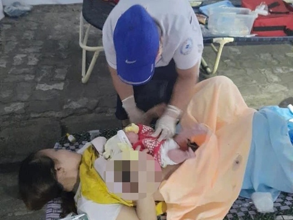 Những người vô tình trở thành bác sĩ Sản... khi đang trực chốt kiểm dịch - 2 Những người vô tình trở thành bác sĩ Sản... khi đang trực chốt kiểm dịch - 2