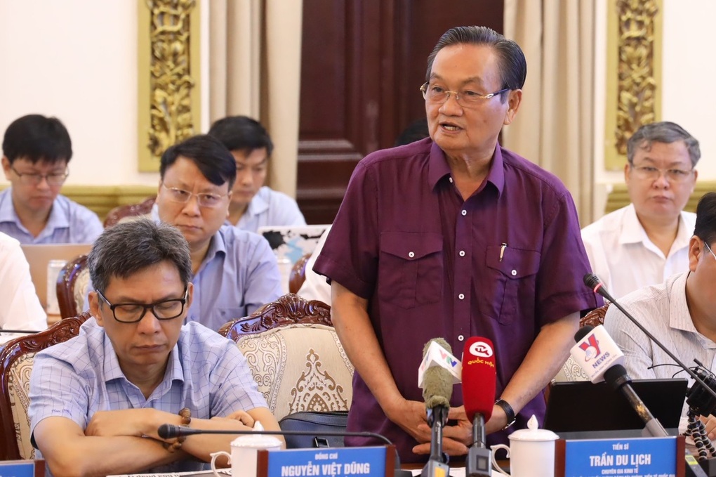 Chủ tịch TPHCM nói về giảm đà tăng trưởng: Chúng ta phải đứng dậy đi tiếp - 2 Chủ tịch TPHCM nói về giảm đà tăng trưởng: Chúng ta phải đứng dậy đi tiếp - 2