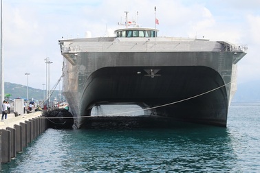 Khám phá chiến hạm vận tải siêu tốc Mỹ đang ở cảng Cam Ranh