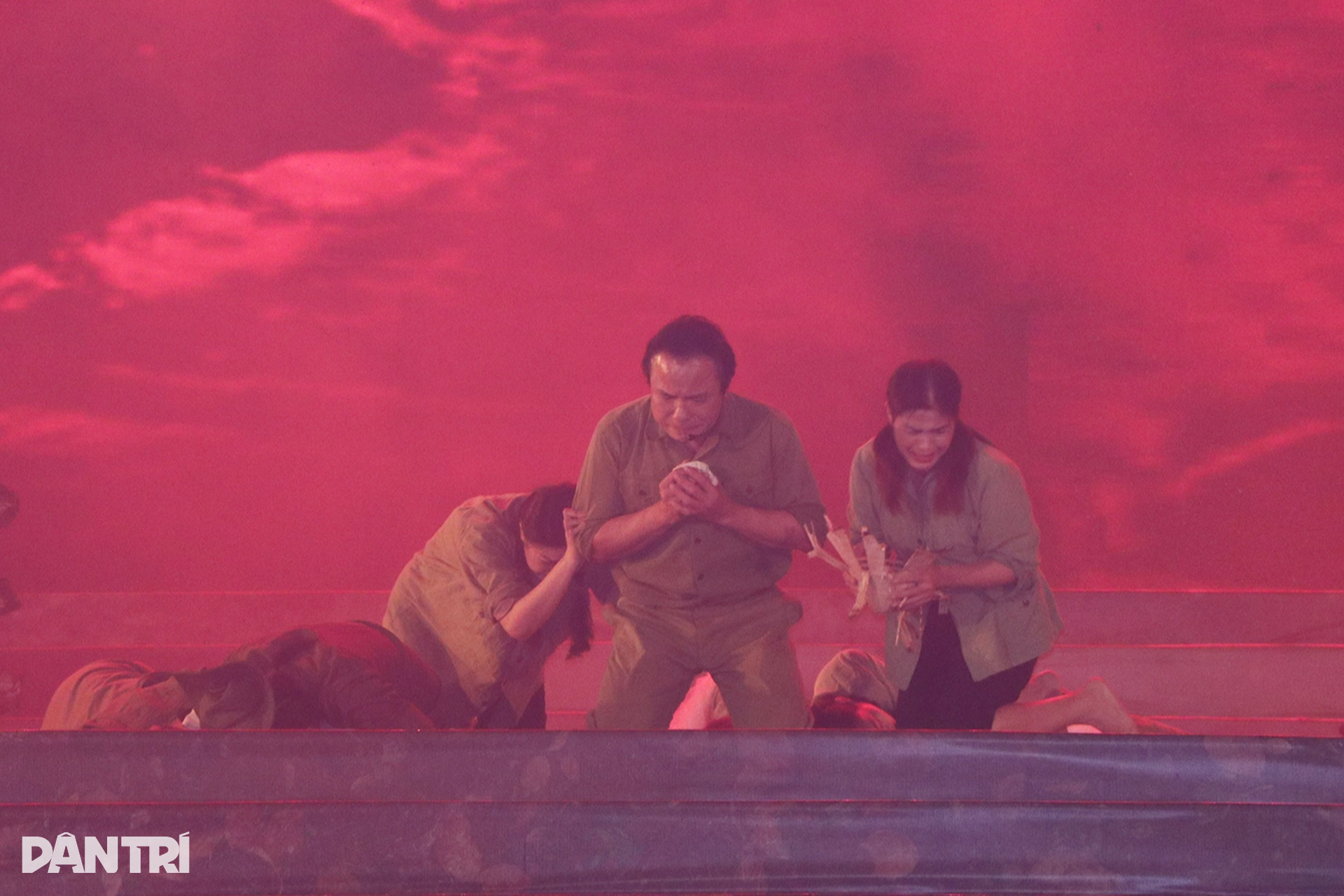 Huyền thoại về những người dám chết để được thấy con đường sống - 11