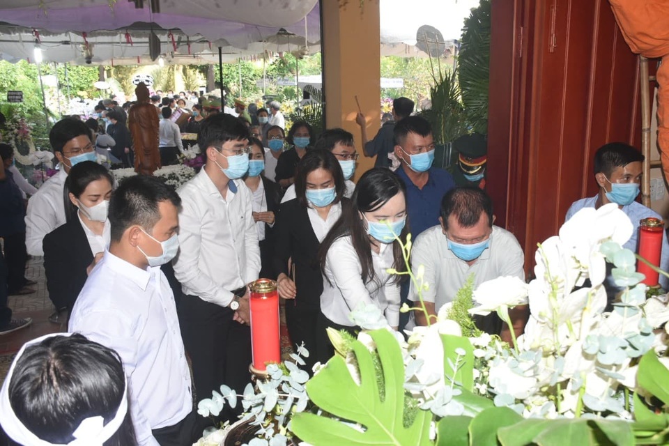Người dân viếng nguyên Phó Thủ tướng Trương Vĩnh Trọng tại quê nhà - 6 Người dân viếng nguyên Phó Thủ tướng Trương Vĩnh Trọng tại quê nhà - 6