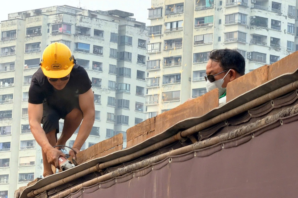 Loạt xe tải công trình vi phạm ở Hà Nội bị cắt bỏ thành thùng cơi nới - 2 Loạt xe tải công trình vi phạm ở Hà Nội bị cắt bỏ thành thùng cơi nới - 2