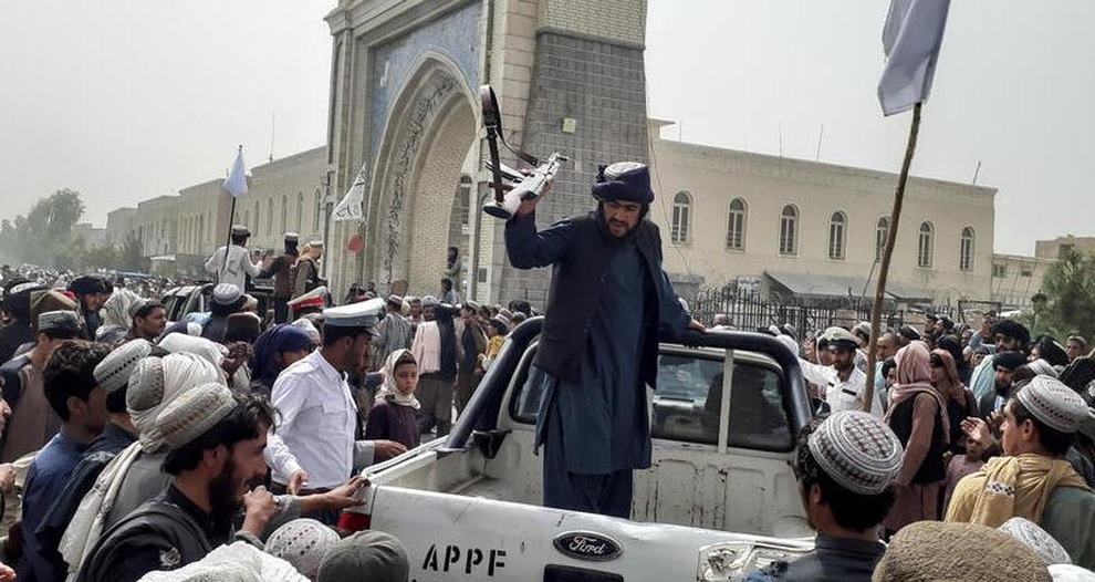 Taliban chiếm dinh tổng thống Afghanistan, sẵn sàng tiếp quản quyền lực - 1 Taliban chiếm dinh tổng thống Afghanistan, sẵn sàng tiếp quản quyền lực - 1