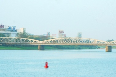 2 phụ nữ nhảy xuống sông Hương tự tử trong 3 ngày