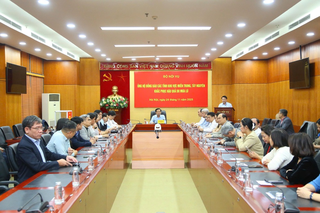 Bộ Nội vụ ủng hộ 1 tỷ đồng hỗ trợ miền Trung, Tây Nguyên khắc phục mưa lũ - 1