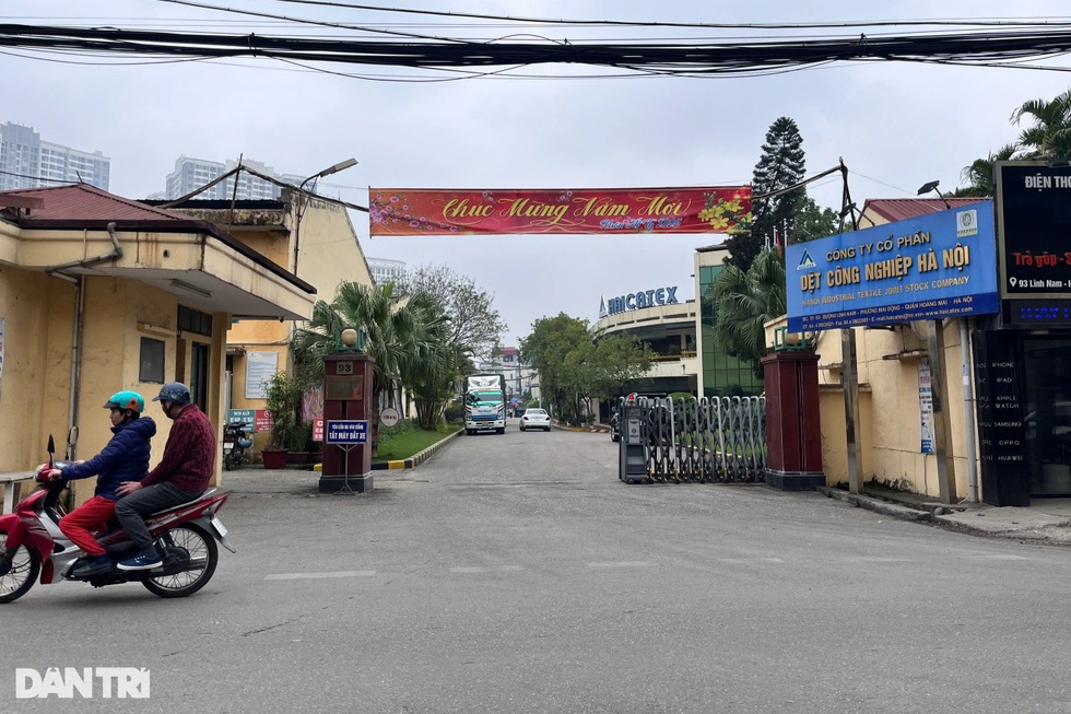 Ở nhà tiền tỷ Hà Nội, dân khốn khổ vì bụi bám từng lớp, khói đen quanh nhà - 6 Ở nhà tiền tỷ Hà Nội, dân khốn khổ vì bụi bám từng lớp, khói đen quanh nhà - 6