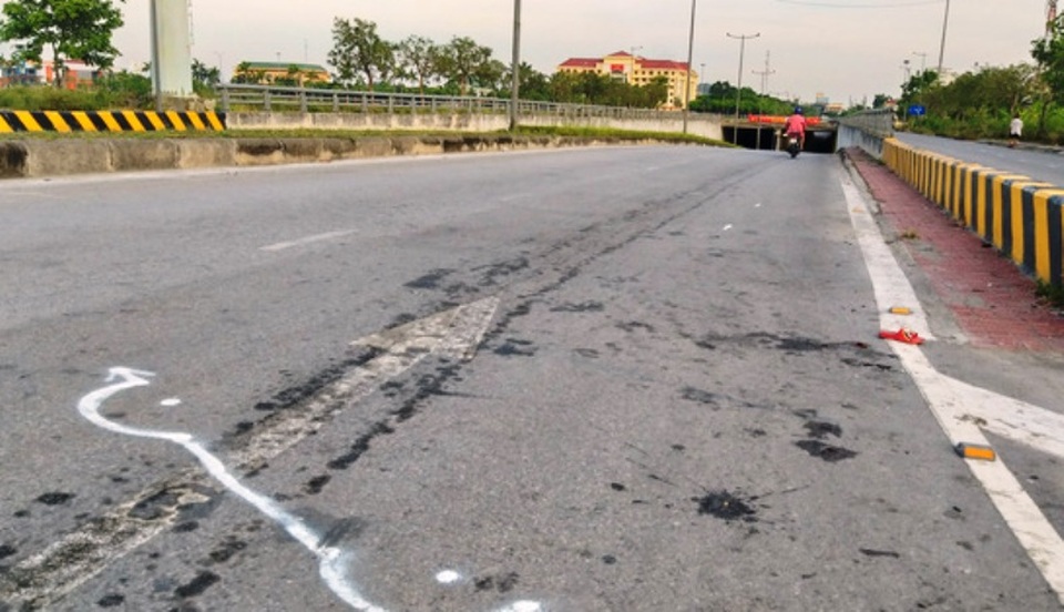 Nghi vấn cán bộ Sở GTVT say rượu lái xe tông một gia đình bị thương - 3 Nghi vấn cán bộ Sở GTVT say rượu lái xe tông một gia đình bị thương - 3