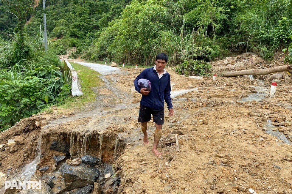 Chuyện về "người dẫn đường đi xuyên tâm lũ" ở Nghệ An