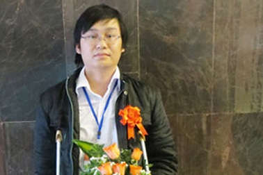 Tài năng khoa học trẻ trên đôi nạng gỗ