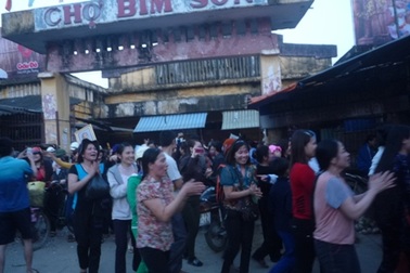 Vụ 800 tiểu thương giữ chợ: Hủy hợp đồng bán chợ cho tư nhân