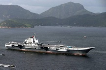 Hải quân Mỹ giám sát tàu sân bay Trung Quốc đi qua eo biển Đài Loan