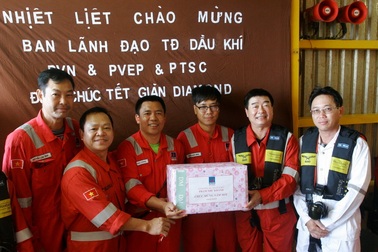 Tổng Giám đốc PVN kiểm tra công tác đảm bảo an toàn và chúc Tết trên các công trình biển của PVEP Lô 01&02