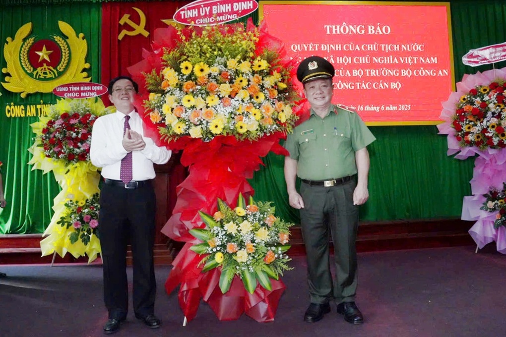 Tân Giám đốc Công an tỉnh Bình Định được thăng hàm Thiếu tướng - 1 Tân Giám đốc Công an tỉnh Bình Định được thăng hàm Thiếu tướng - 1