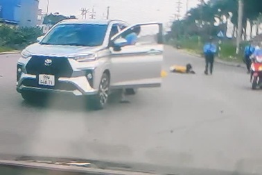 Người đi xe máy sang đường ẩu đâm thẳng vào ô tô