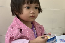 Ông nội bán lúa non chữa bệnh ung thư cho cháu được giúp đỡ gần 2 tỉ đồng