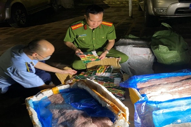 Hà Nội thu giữ 10 tấn xúc xích phơi nắng 7 ngày không ôi thiu