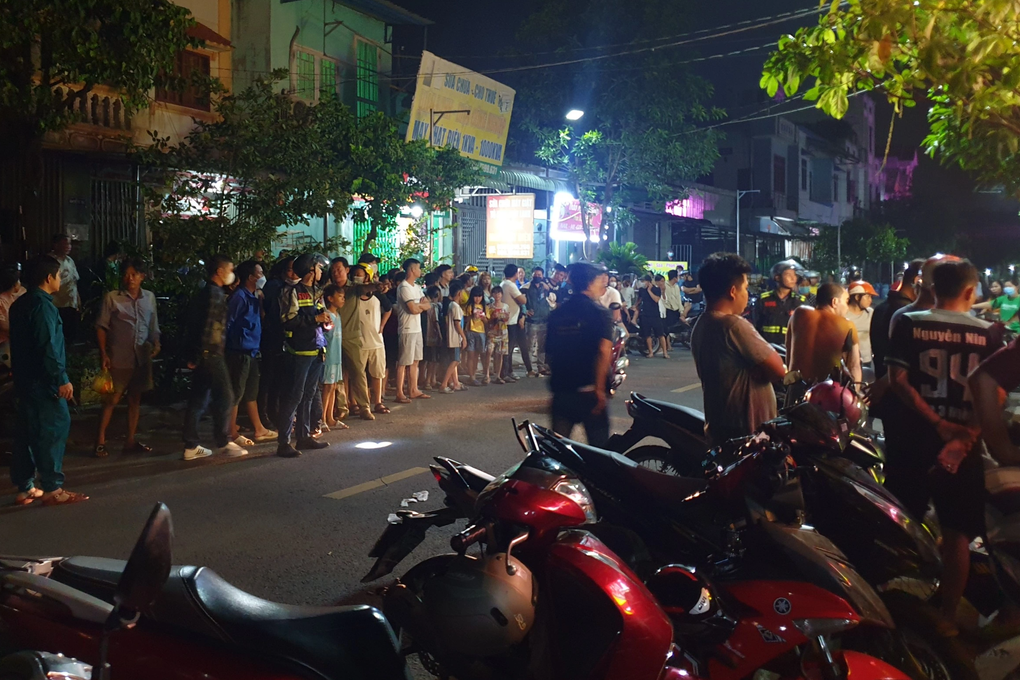 Cô gái phát hiện bạn trai chết trong tư thế treo cổ ở phòng trọ - 1 Cô gái phát hiện bạn trai chết trong tư thế treo cổ ở phòng trọ - 1