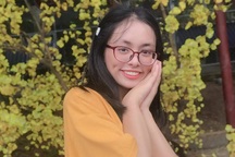 Học trường làng, bố mẹ thuần nông, nữ sinh là thủ khoa khối D1 toàn quốc