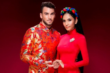 Á hậu Trương Thị May sánh đôi cùng “mỹ nam” bóng đá ngoại quốc