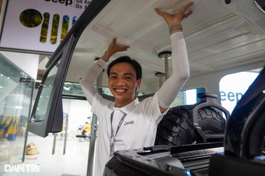 Bên trong Jeep Gladiator -  xe bán tải đầu tiên có mui trần