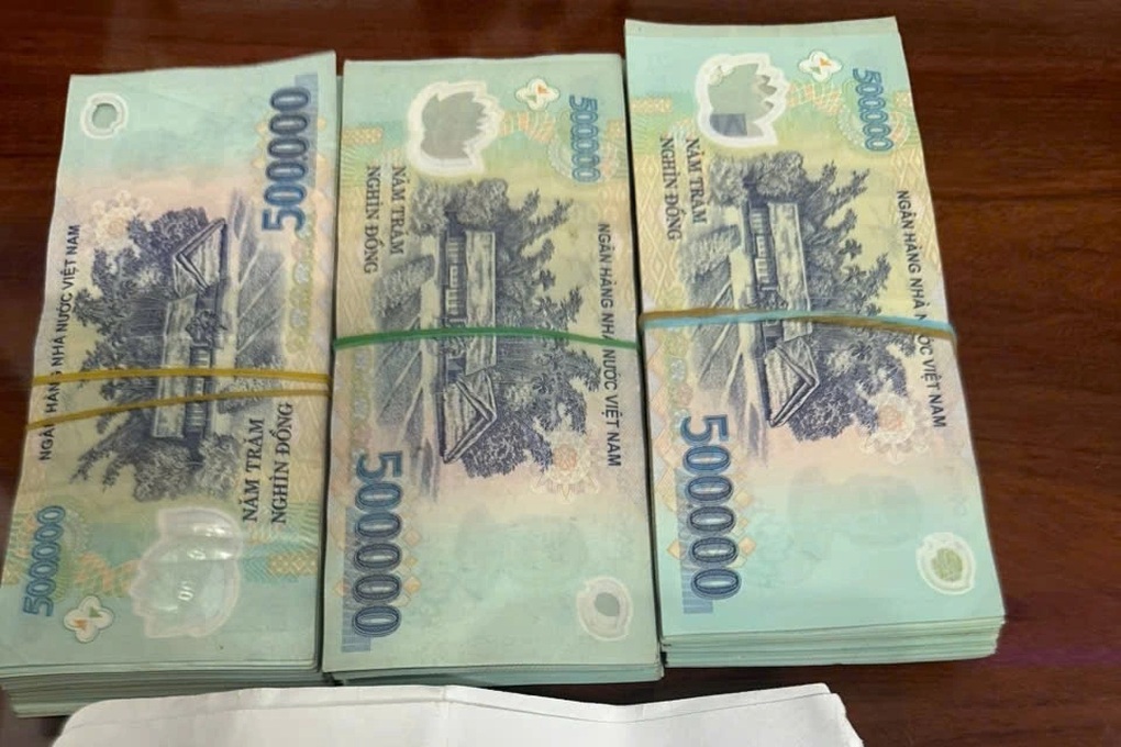 Người phụ nữ suýt mất 160 triệu đồng vì tin lời công an rởm - 1 Người phụ nữ suýt mất 160 triệu đồng vì tin lời công an rởm - 1