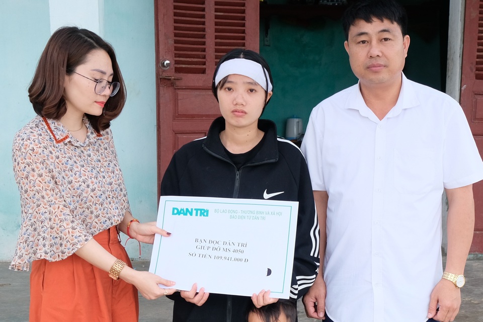 Bạn đọc giúp đỡ 2 đứa trẻ mồ côi cha sau vụ tai nạn gần 110 triệu đồng - 2 Bạn đọc giúp đỡ 2 đứa trẻ mồ côi cha sau vụ tai nạn gần 110 triệu đồng - 2