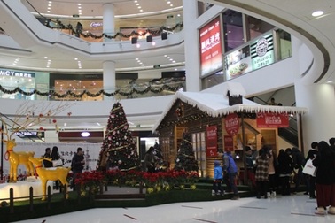 Giới trẻ Thượng Hải háo hức với không khí giáng sinh