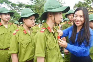 "Chiến sĩ nhí" Sóc Trăng lần đầu trải nghiệm học kỳ công an