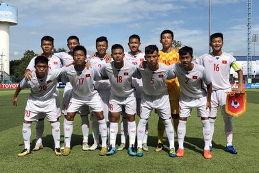 U15 Việt Nam thắng sát nút Singapore bằng bàn thắng từ chấm phạt đền