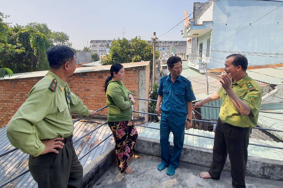Lên phương án vây bắt đàn khỉ đại náo khu dân cư ở Sài Gòn - 2 Lên phương án vây bắt đàn khỉ đại náo khu dân cư ở Sài Gòn - 2