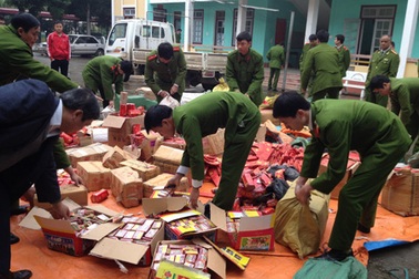 Phát hiện gần 1 tấn pháo nổ lậu lớn nhất từ trước đến nay