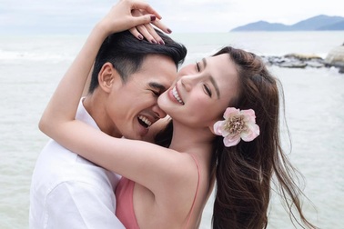 Thúy Diễm "khóa môi" bạn diễn gây bàn tán, Lương Thế Thành bức xúc thay vợ